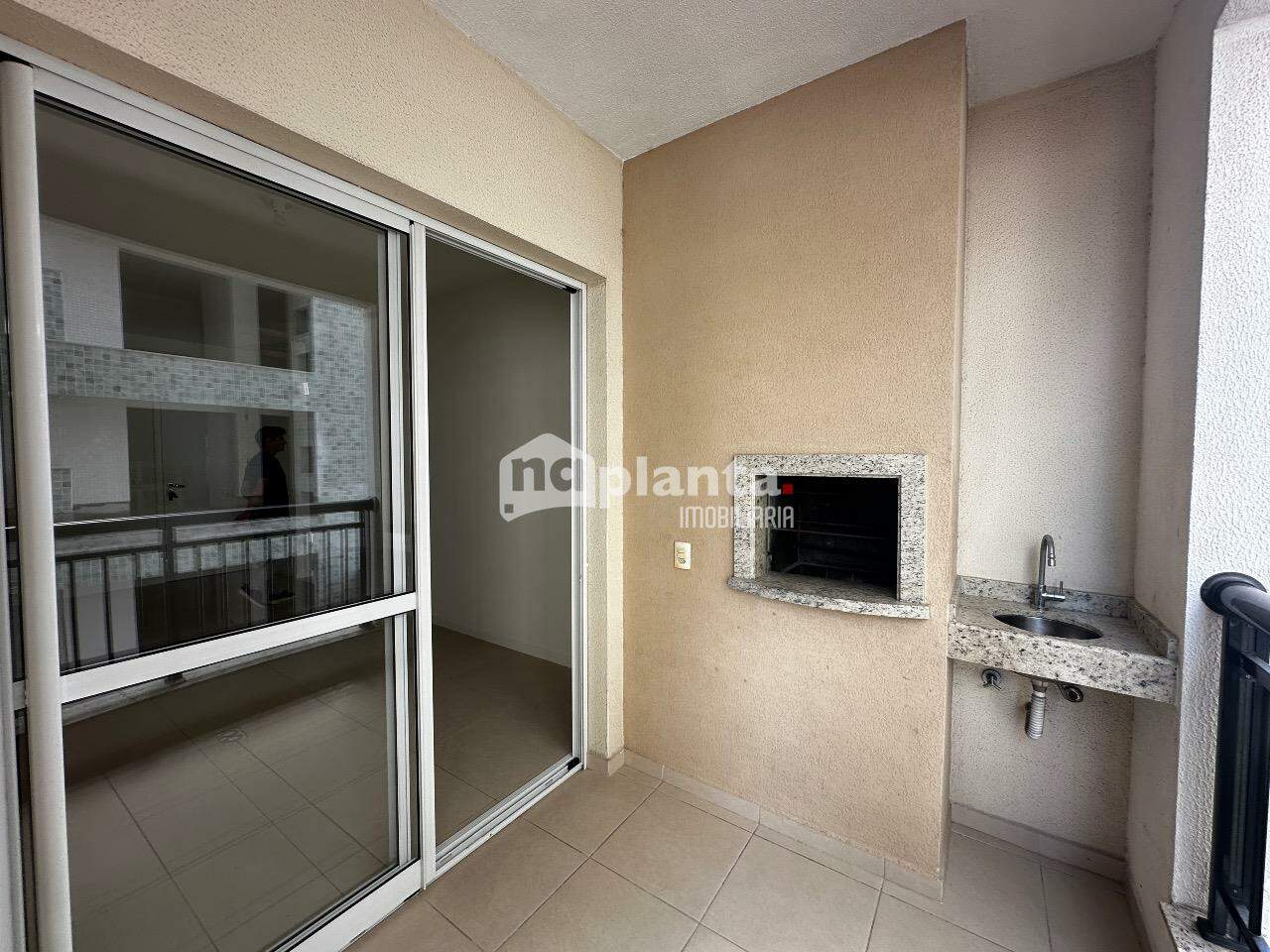 Apartamento à venda com 2 quartos, 75m² - Foto 2