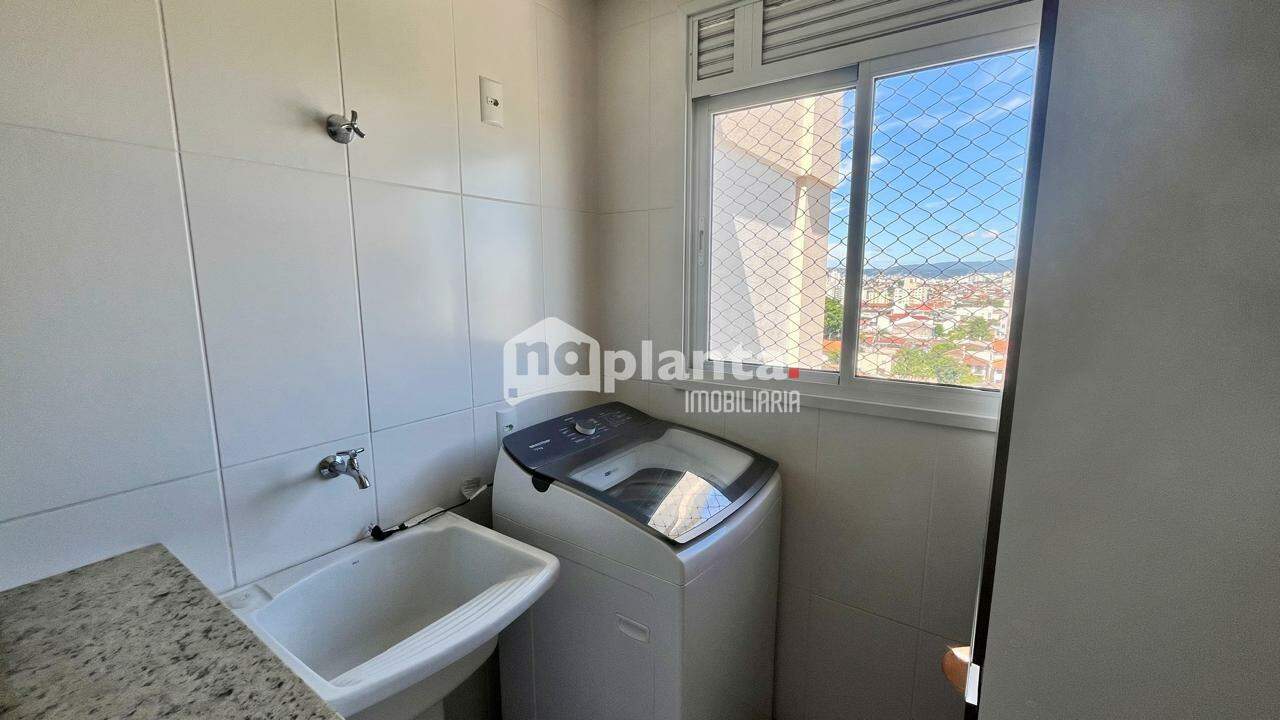 Apartamento à venda com 2 quartos, 75m² - Foto 4