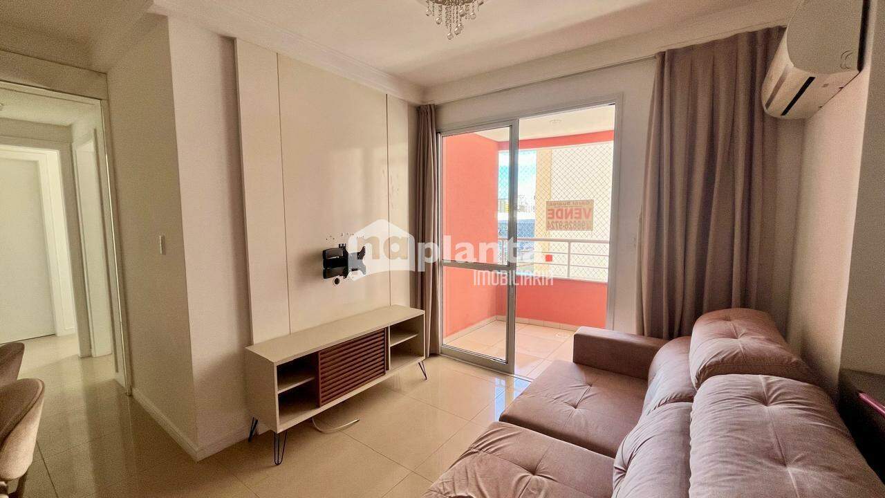 Apartamento à venda com 2 quartos, 75m² - Foto 2