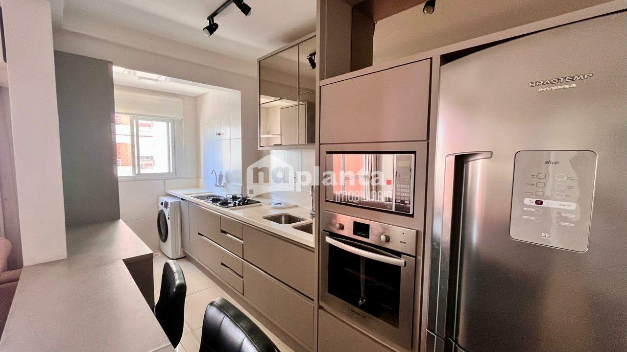 Apartamento à venda com 2 quartos, 75m² - Foto 1