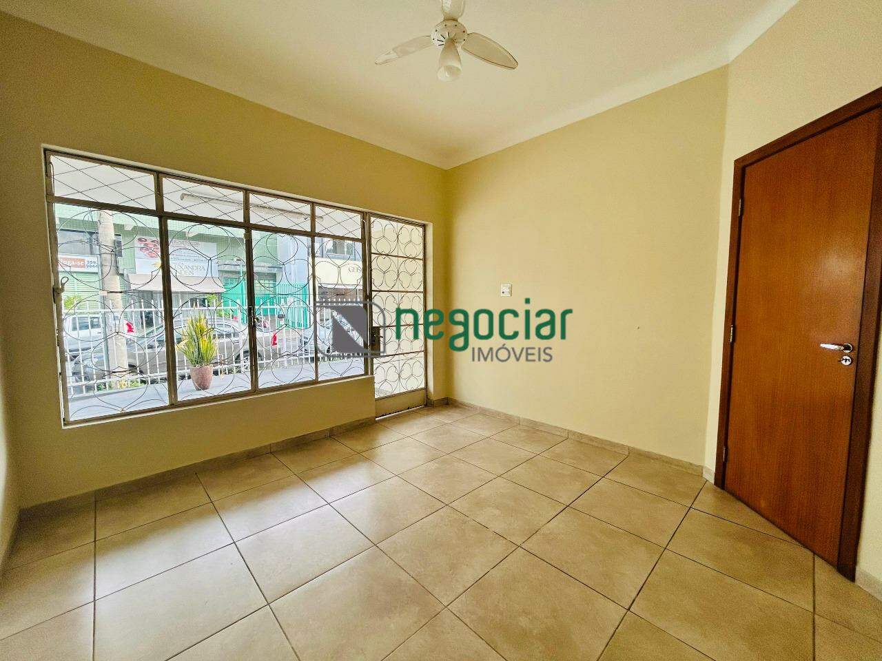 Casa comercial no bairro Centro Betim: 