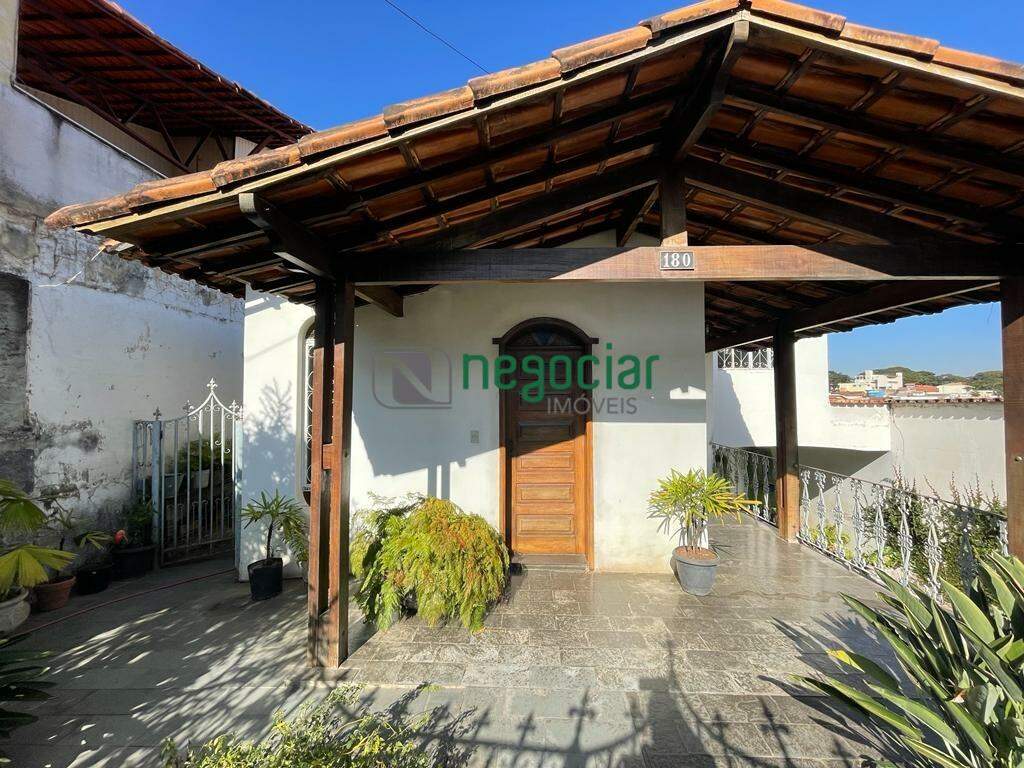 Casa 4 quartos no bairro Brasiléia Betim: 