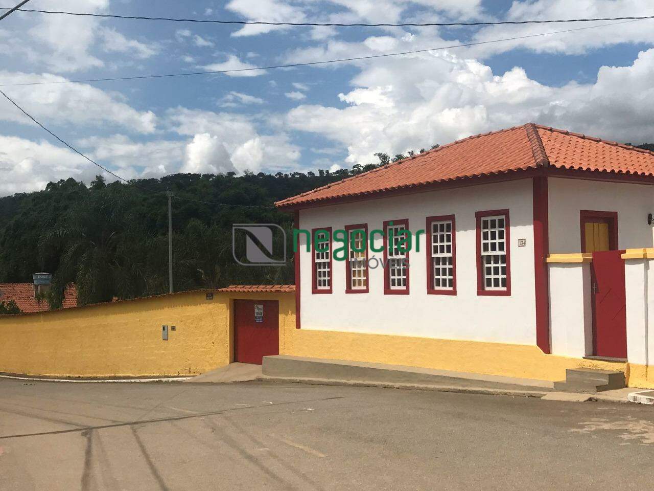 Casa 5 quartos no bairro Onça de Pitangui Onça de Pitangui: 