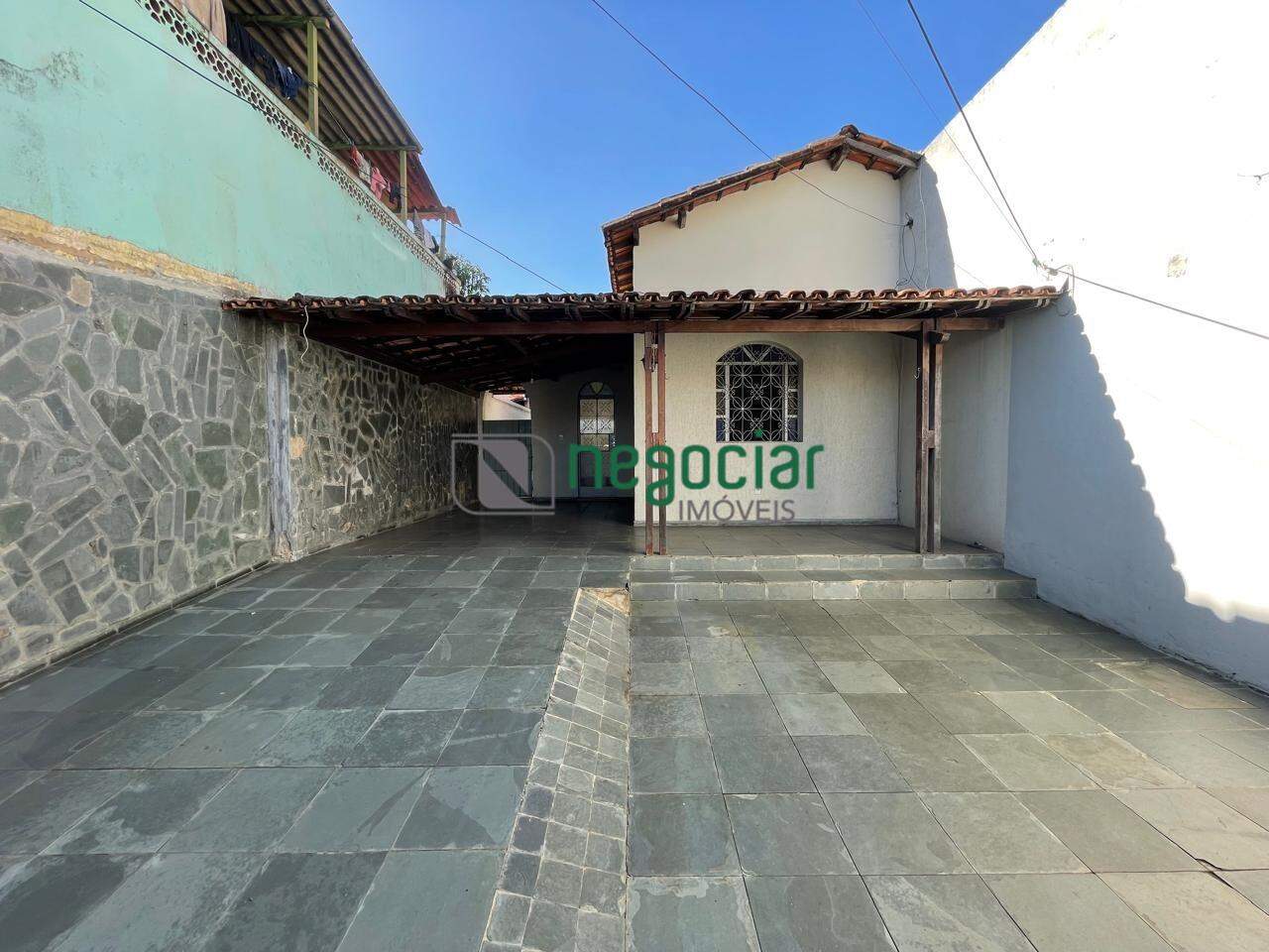 Casa 3 quartos no bairro Petrópolis Betim: 