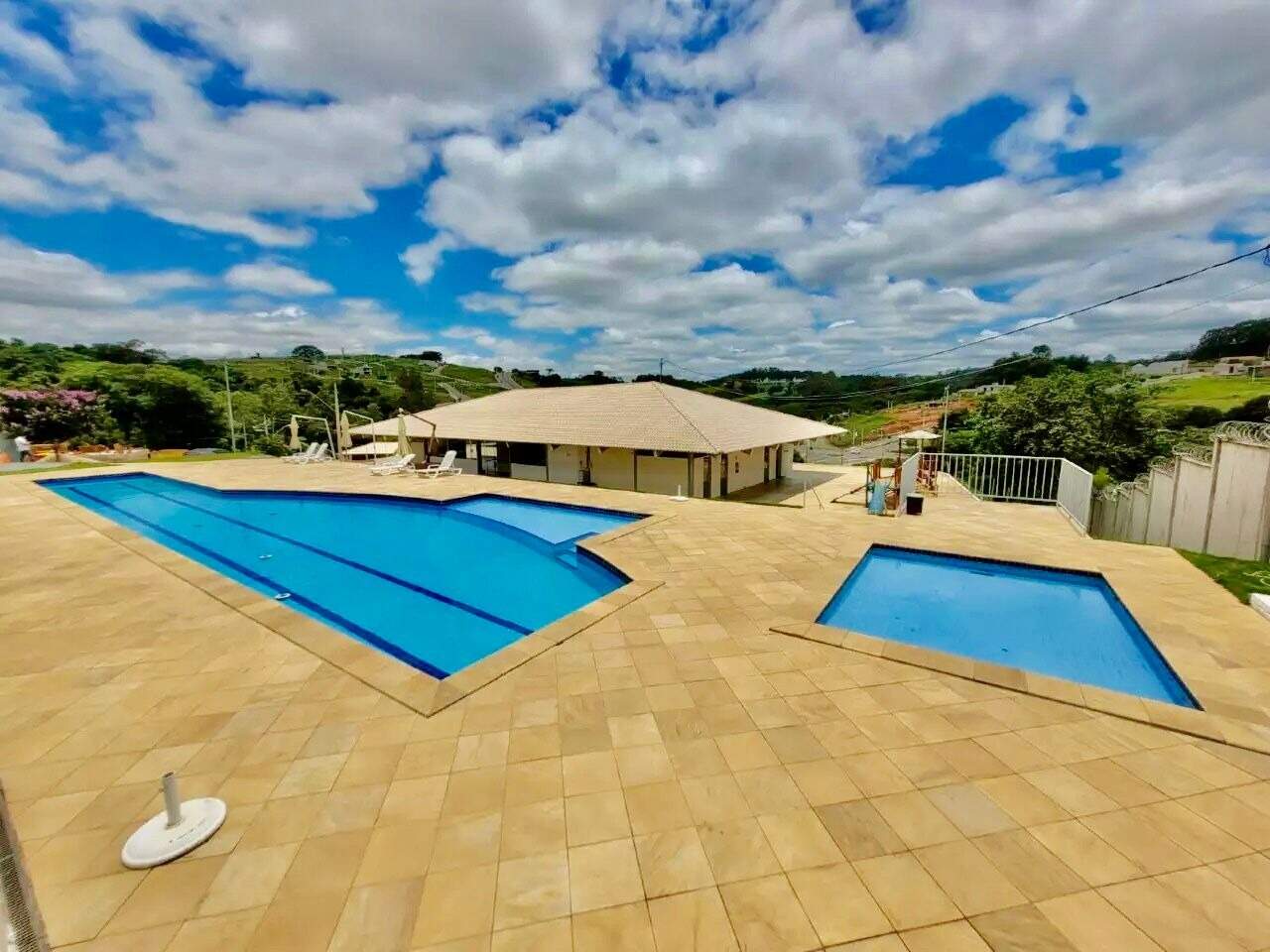 Lote em condomínio: 