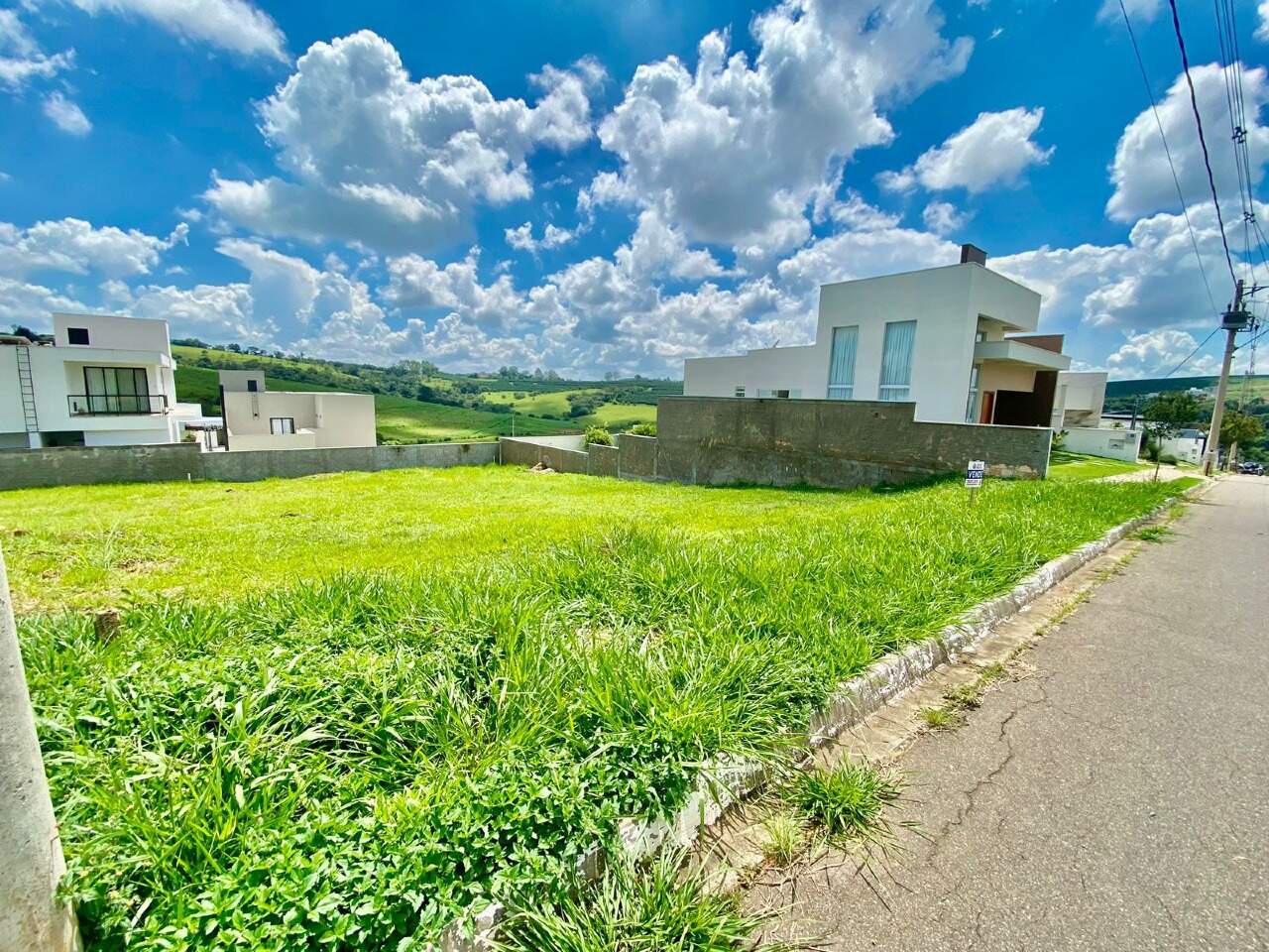 Lote em condomínio: 