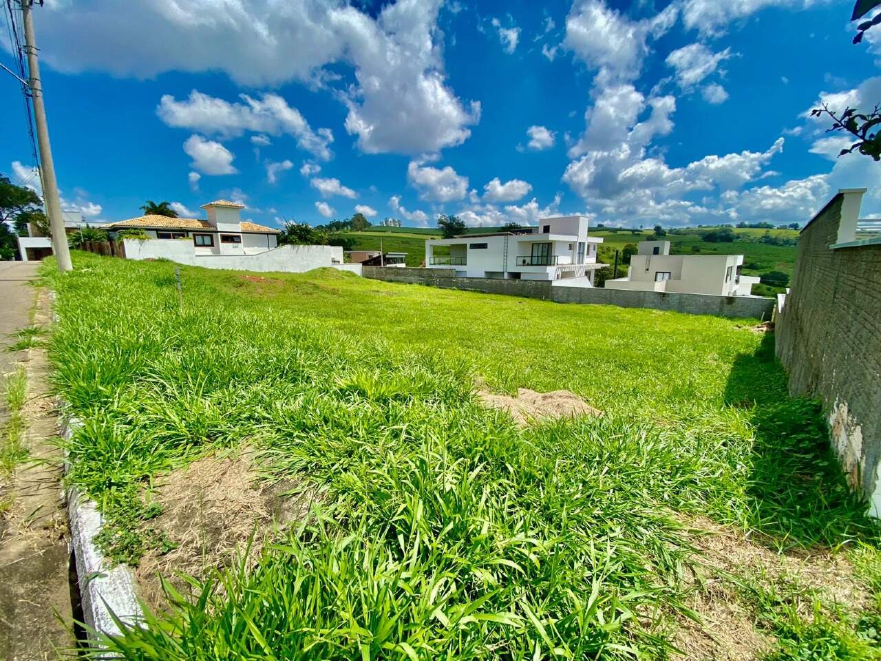 Lote em condomínio: 