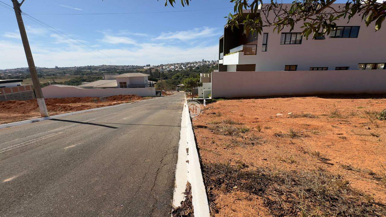 Lote em condomínio: 