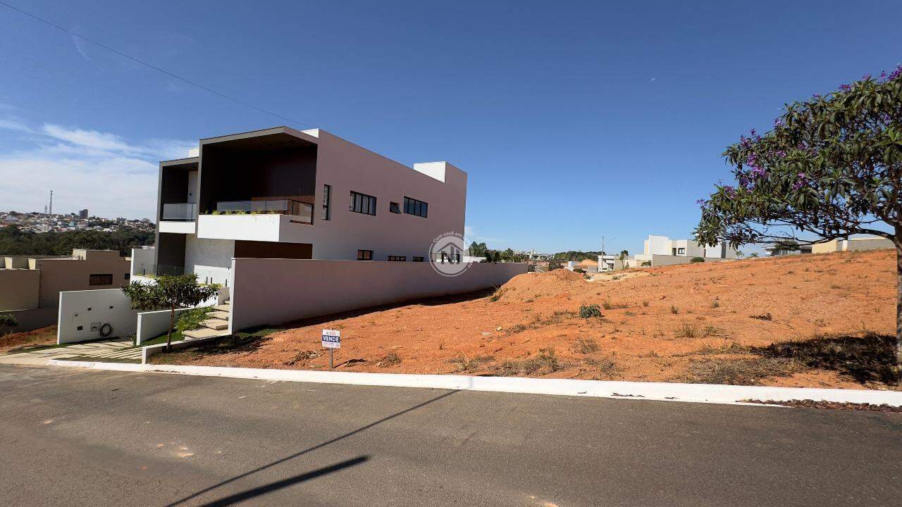 Lote em condomínio: 