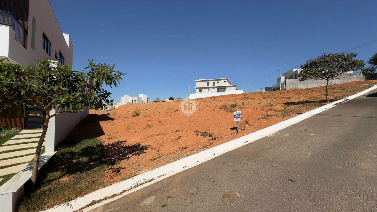 Lote em condomínio: 