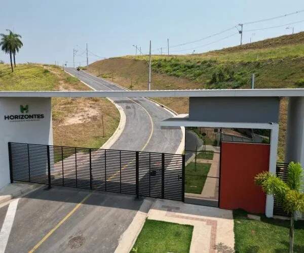 Lote em condomínio à venda no JARDINS DO VALE: 