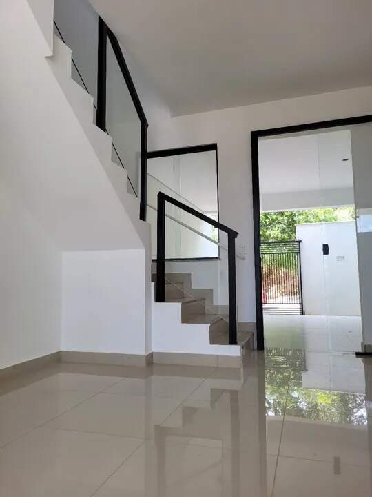 Casa geminada à venda no CENTRO: 