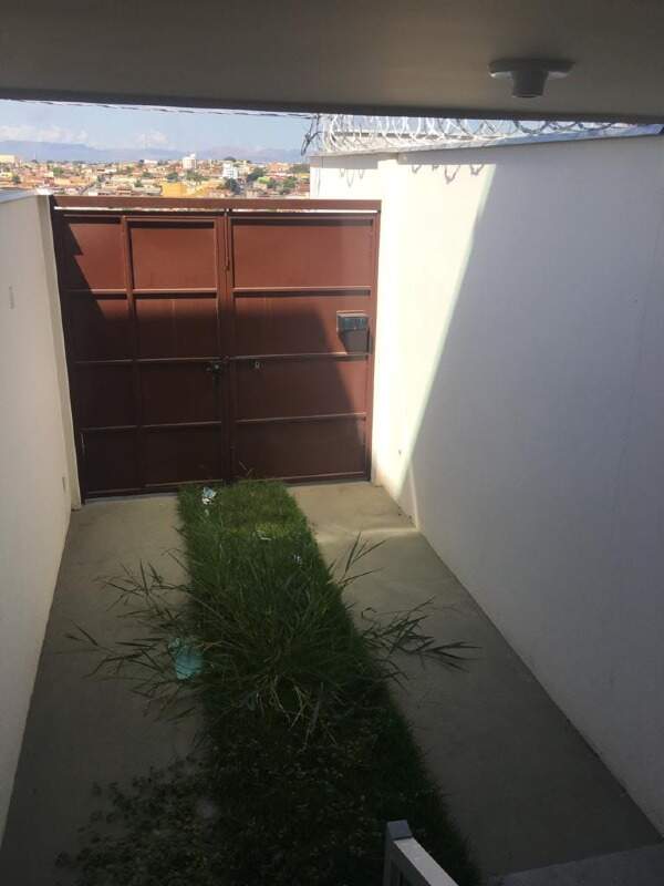 Casa geminada à venda no ALTO DAS FLORES: 