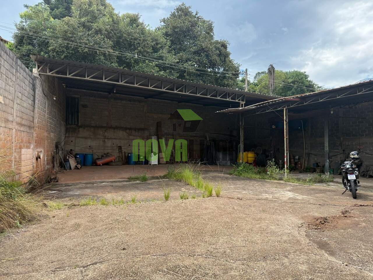 Galpão para aluguel no Bela Fama: 