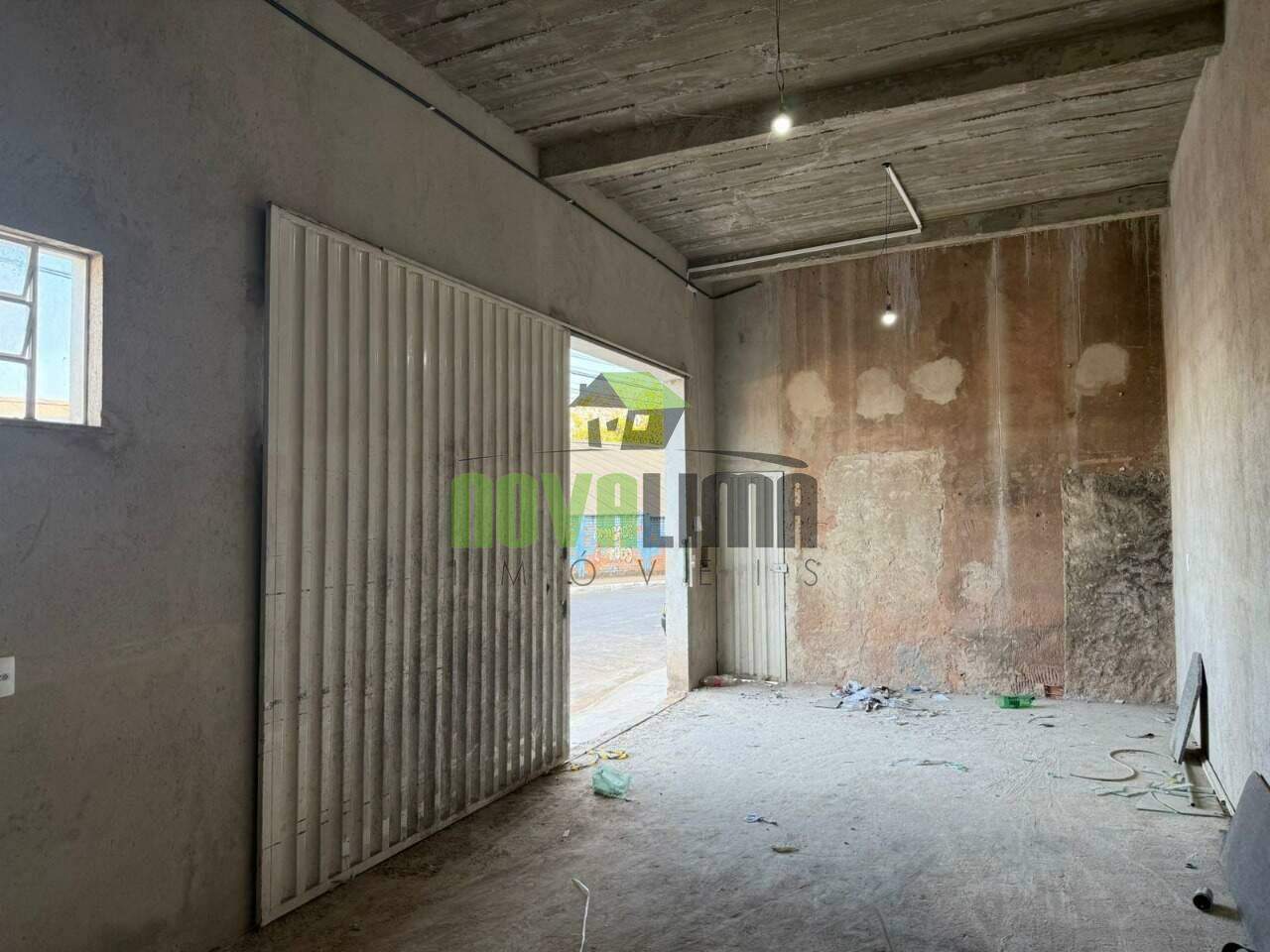 Loja para aluguel no Cristais: a2ee7475-137b-4e19-a4fa-079311e0d088