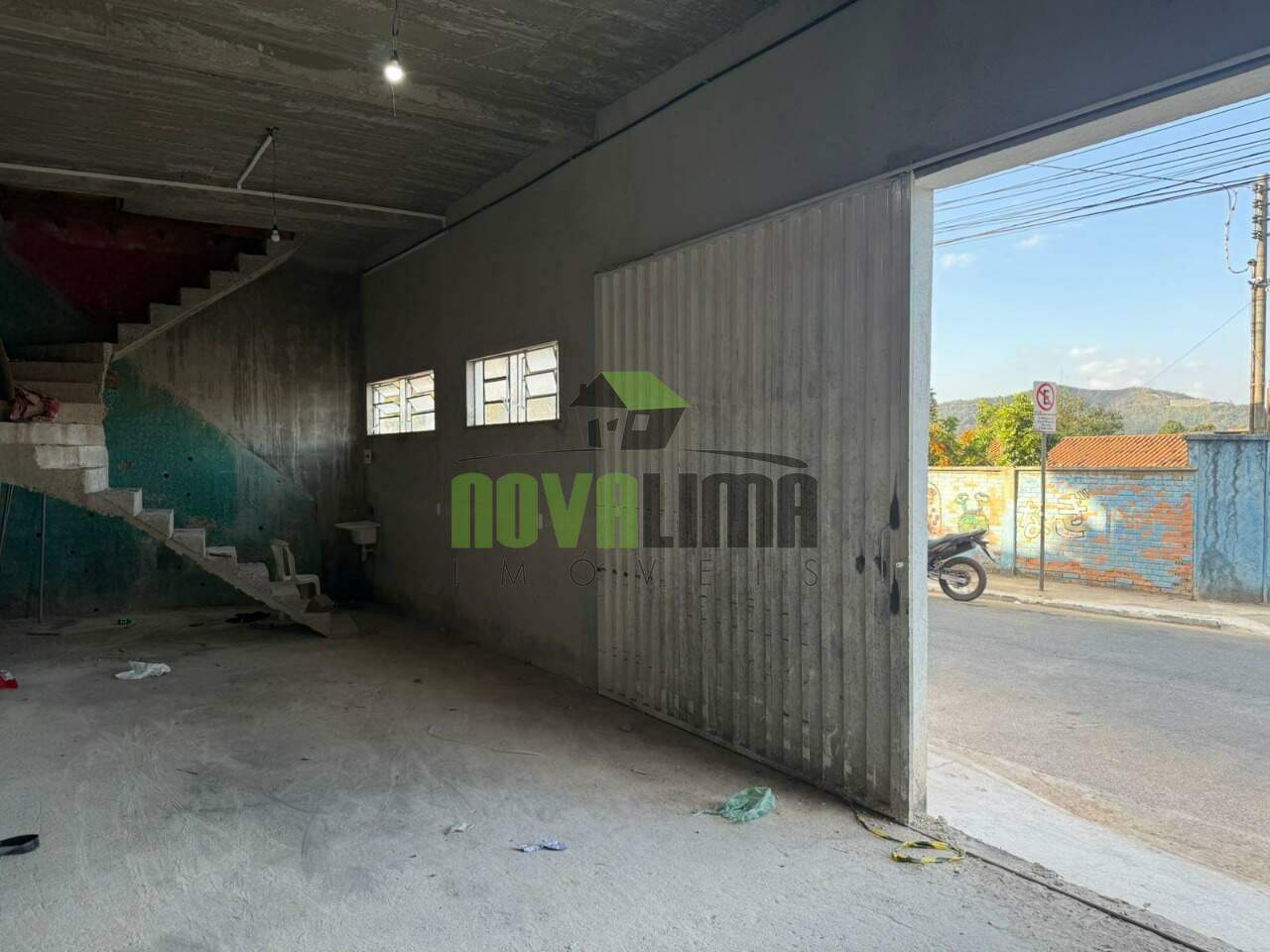 Loja para aluguel no Cristais: f6b606f0-4f24-4a20-bf84-c711a00df42d