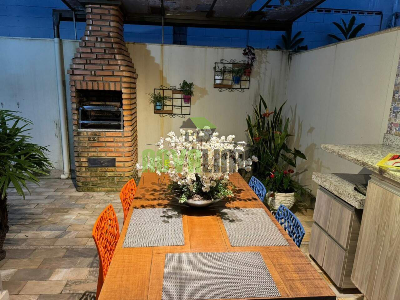 Casa em condomínio à venda no Condomínio Village Royale: 