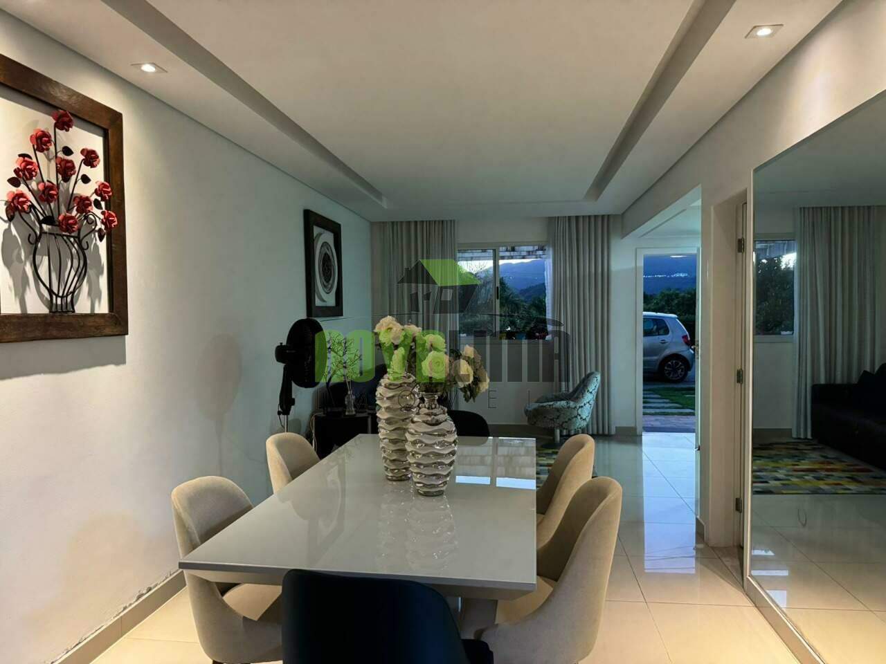 Casa em condomínio à venda no Condomínio Village Royale: 