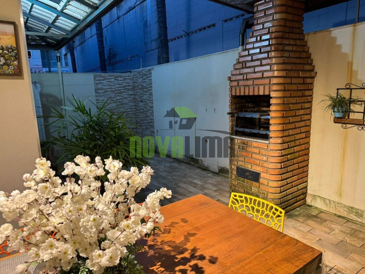 Casa em condomínio à venda no Condomínio Village Royale: 