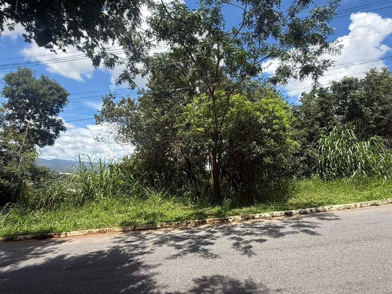 Lote em condomínio à venda no Condomínio Veredas das Geraes: 