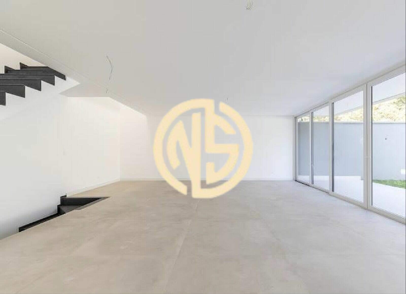 Sobrado à venda no Jardim Cordeiro: 