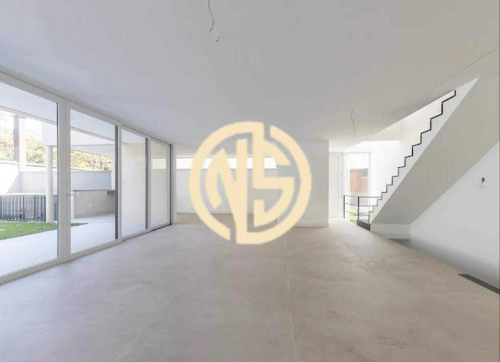 Sobrado à venda no Jardim Cordeiro: 