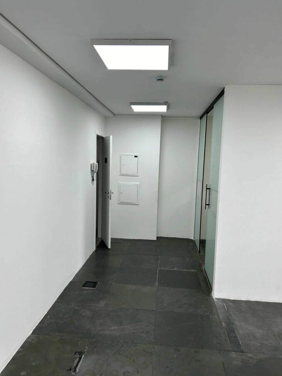 Sala para aluguel no Chácara Santo Antônio (Zona Sul): 