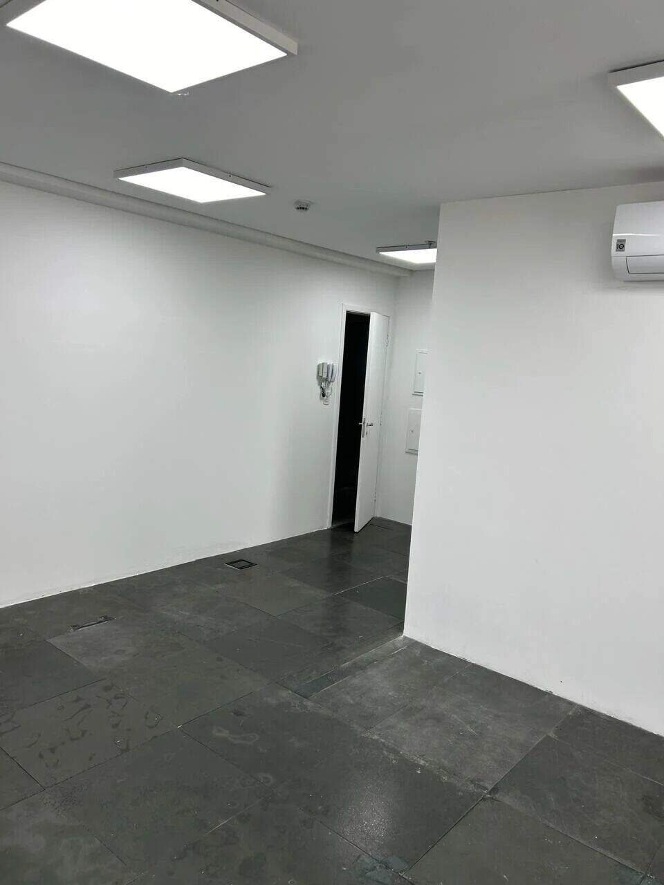 Sala para aluguel no Chácara Santo Antônio (Zona Sul): 