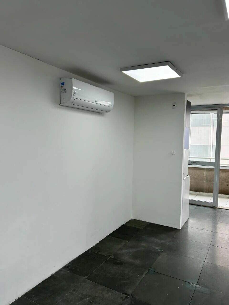 Sala para aluguel no Chácara Santo Antônio (Zona Sul): 