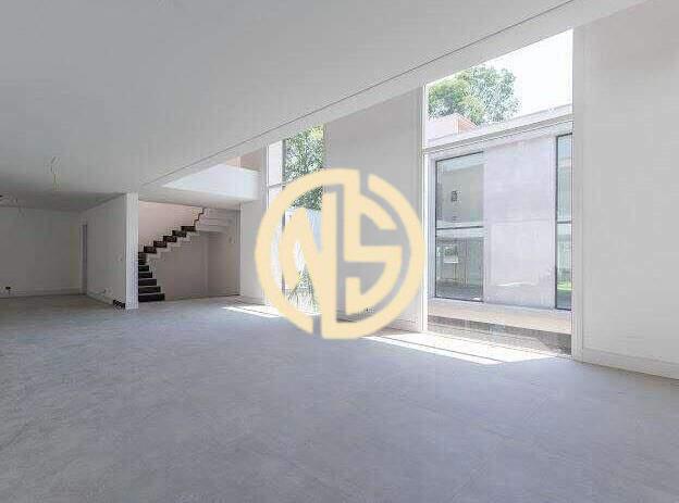 Sobrado à venda no Jardim Cordeiro: 