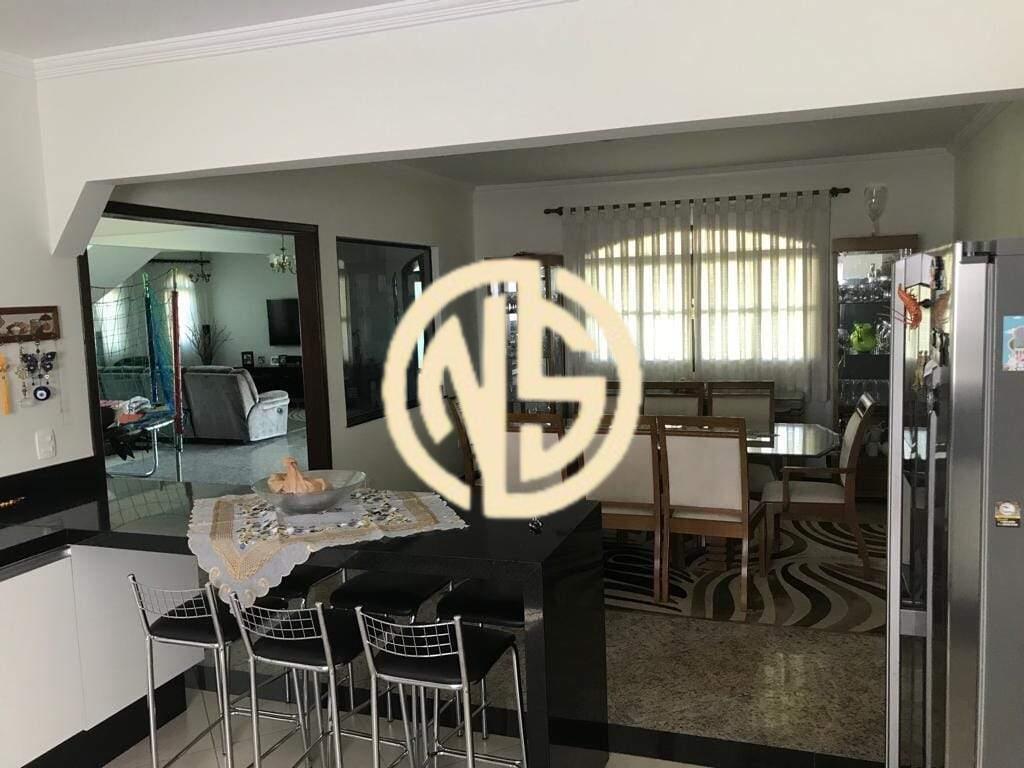 Sobrado à venda no Lagoa Grande: 