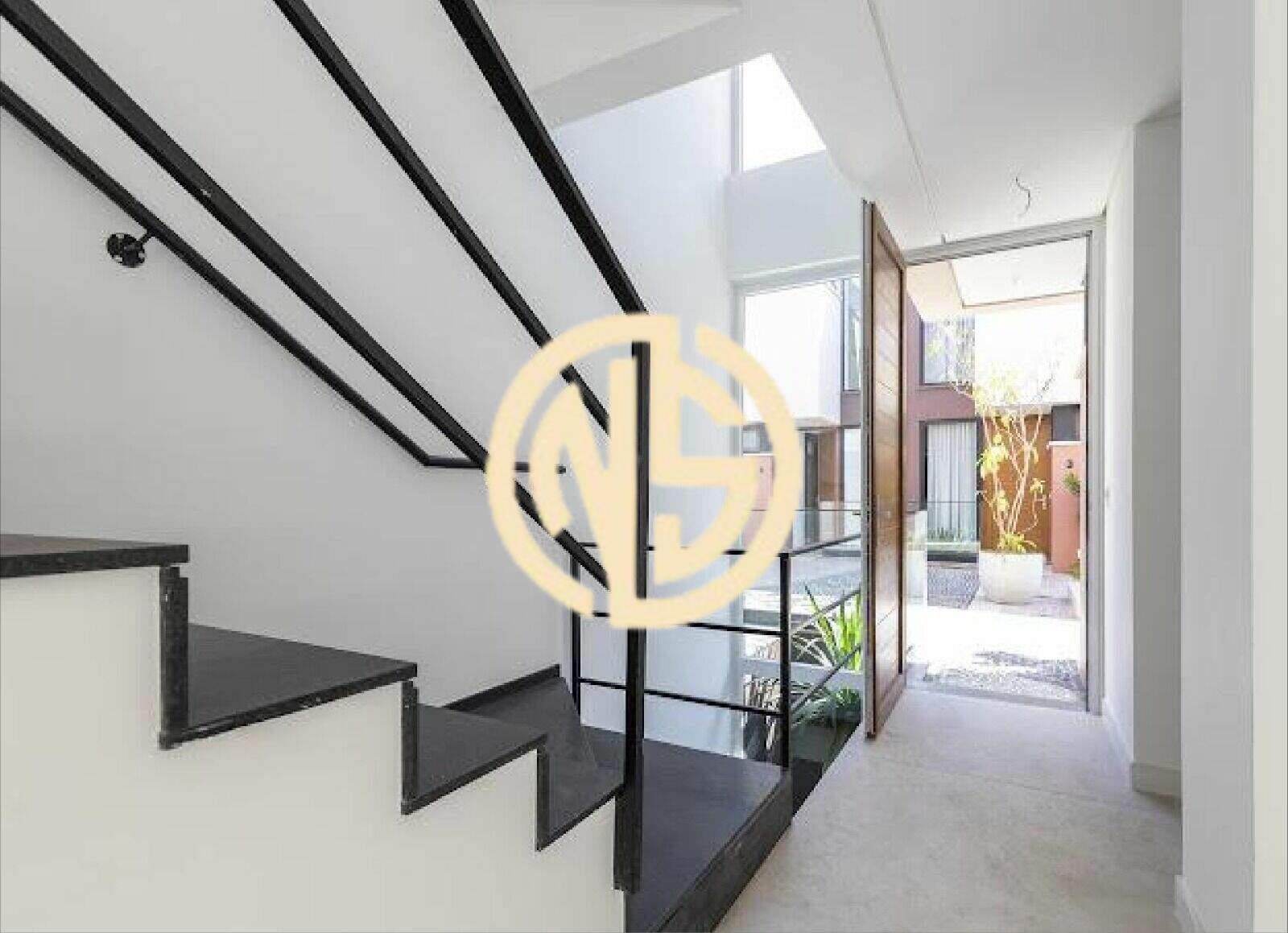 Sobrado à venda no Jardim Cordeiro: 