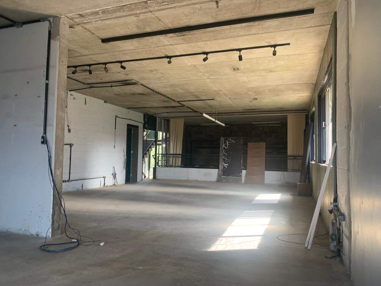 Pavilhão/Galpão à venda no Várzea de Baixo: 