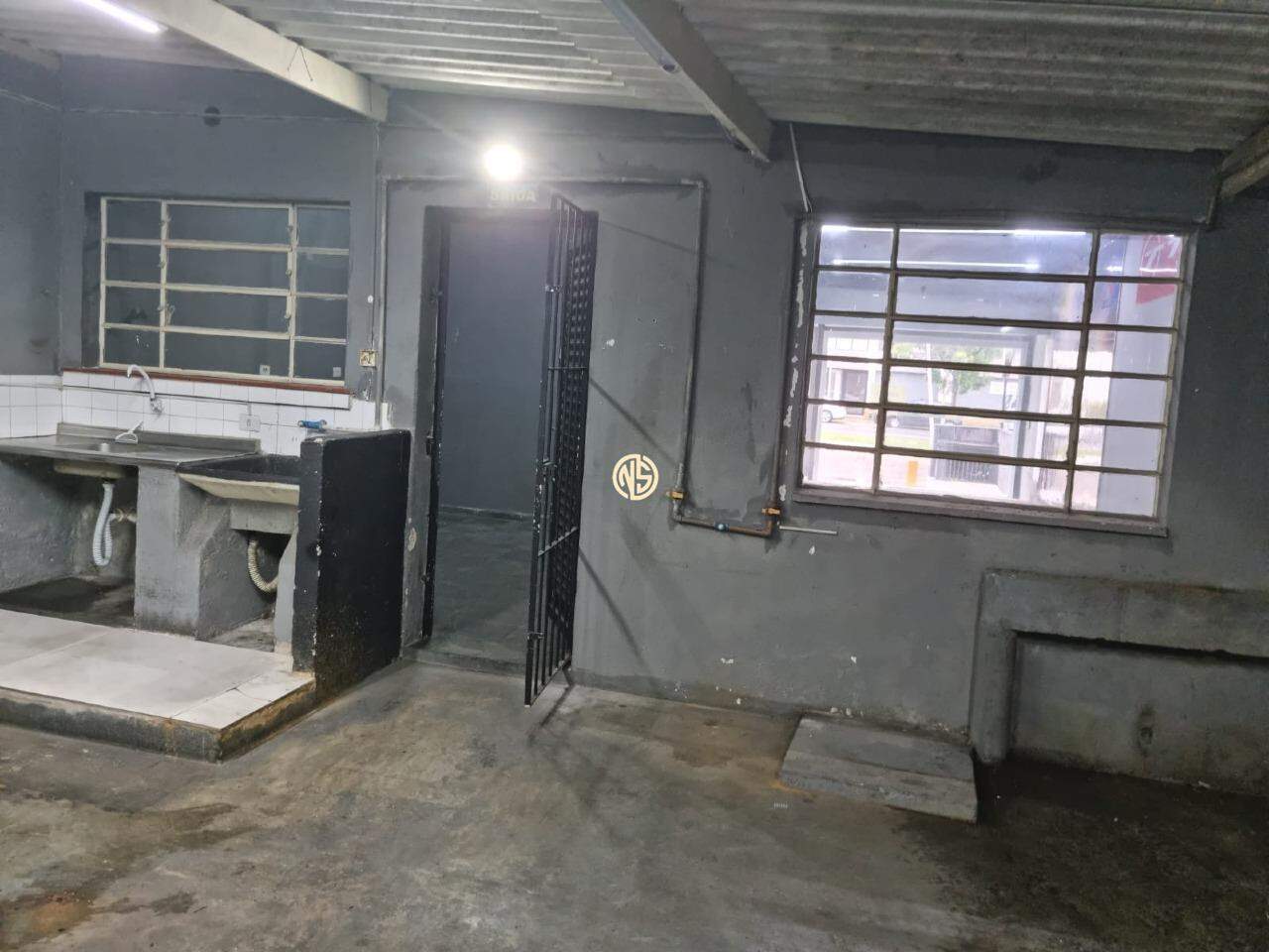 Casa comercial para aluguel no Jardim Caravelas: 