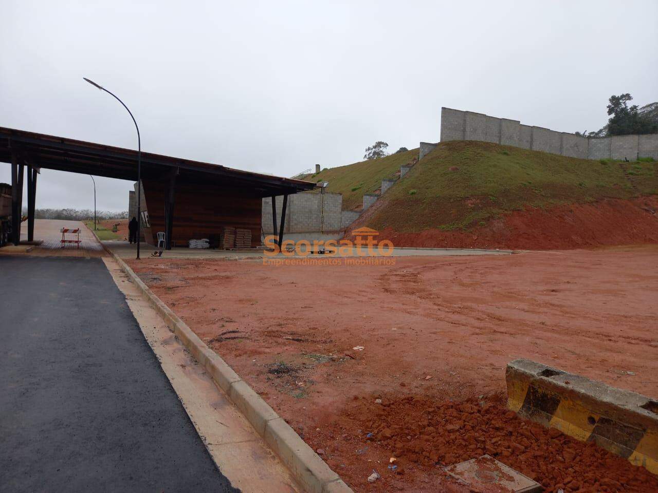 Terreno de Condomínio à venda no Riviera Verde: 