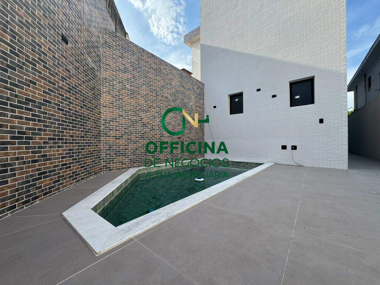 CASA SOBREPOSTA à venda no APARECIDA: 