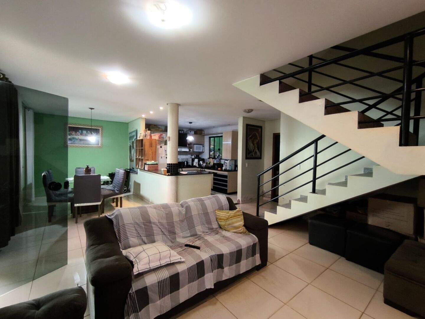 Sobrado à venda no Residencial Morro da Cruz (São Sebastião): 