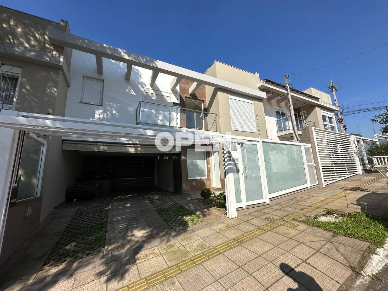 Casa com 117m², 3 dormitórios, 1 suíte, 2 vagas no bairro Nossa Senhora das Graças em Canoas para Comprar