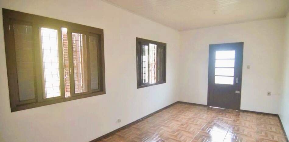 Casa com 79m², 2 dormitórios, 4 vagas no bairro Nossa Senhora das Graças em Canoas para Comprar