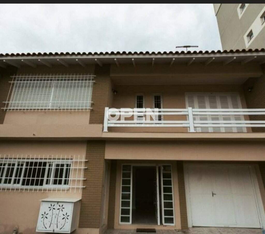 Sobrado com 207m², 2 dormitórios, 2 suítes, 3 vagas no bairro Nossa Senhora das Graças em Canoas para Comprar