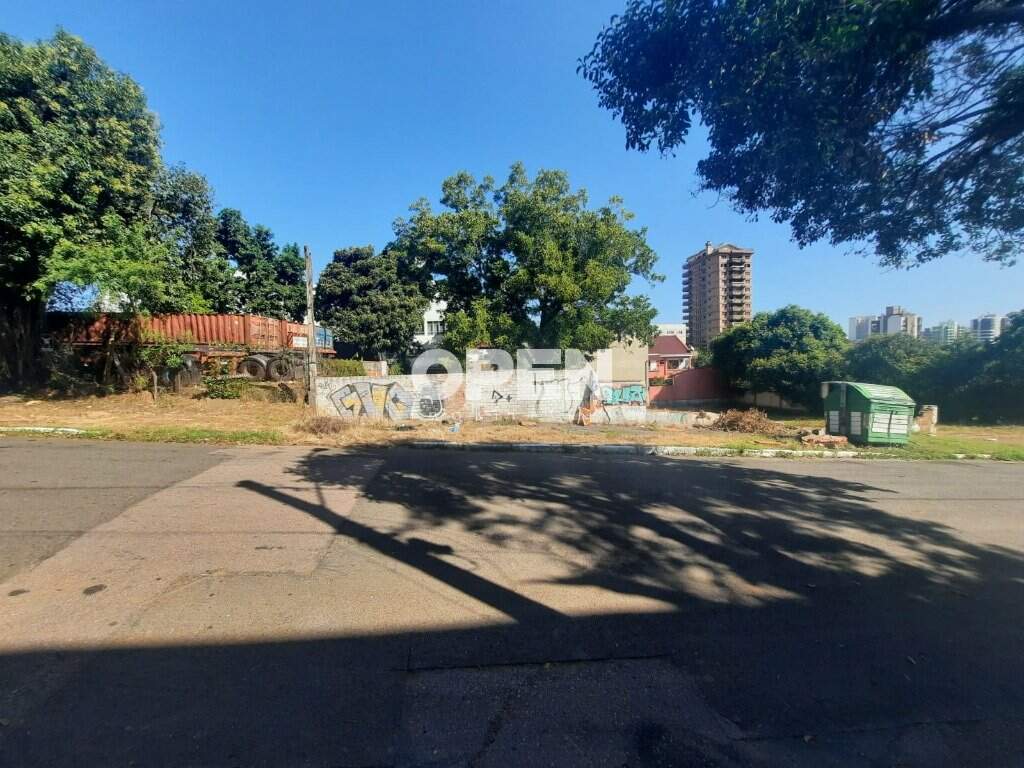 Terreno com 1.400m² no bairro Centro em Canoas para Comprar