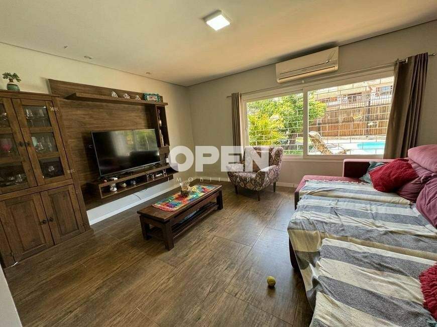 Casa com 347m², 3 dormitórios, 1 suíte, 4 vagas no bairro Igara em Canoas para Comprar