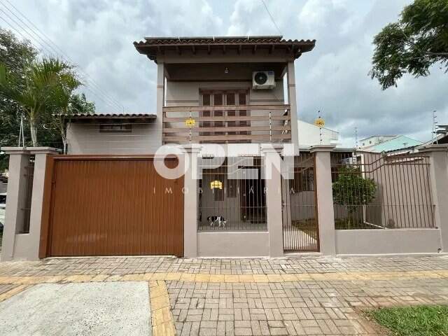 Sobrado com 127m², 3 dormitórios, 1 suíte, 2 vagas no bairro Mato Grande em Canoas para Comprar