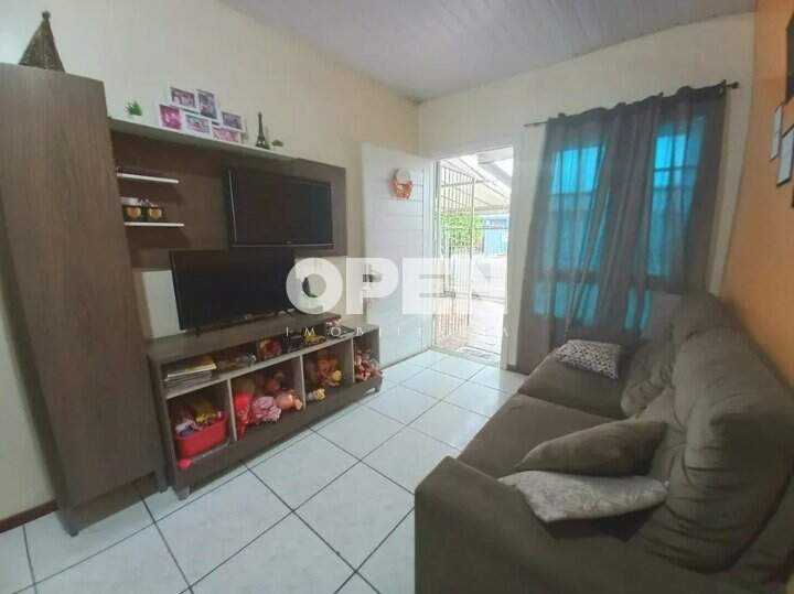 Casa com 45m², 2 dormitórios, 1 vaga no bairro Olaria em Canoas para Comprar