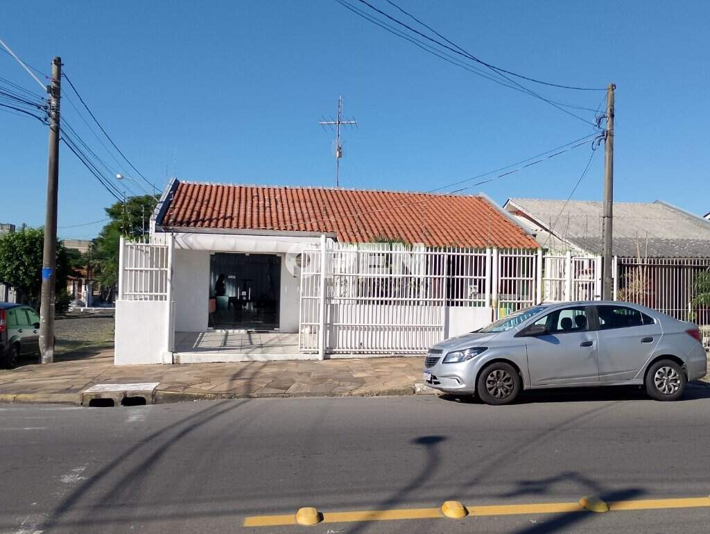 Casa com 250m², 2 dormitórios, 4 vagas no bairro Sao Jose em Canoas para Comprar