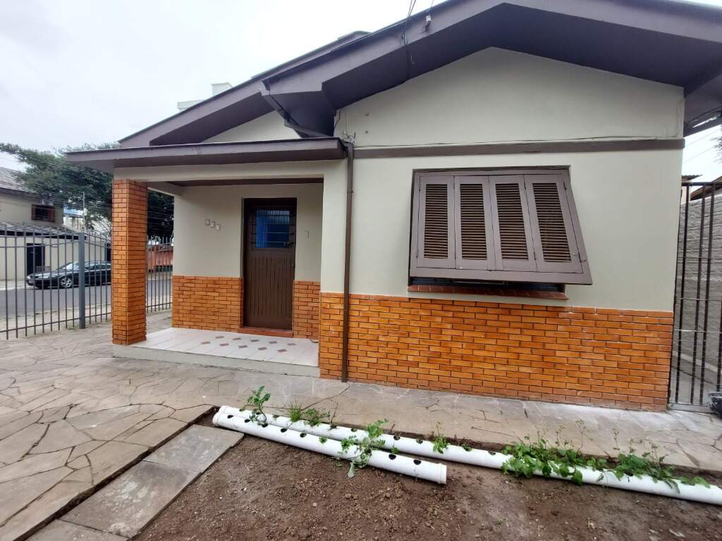 Casa com 60m², 3 dormitórios, 1 vaga no bairro Marechal Rondon em Canoas para Alugar