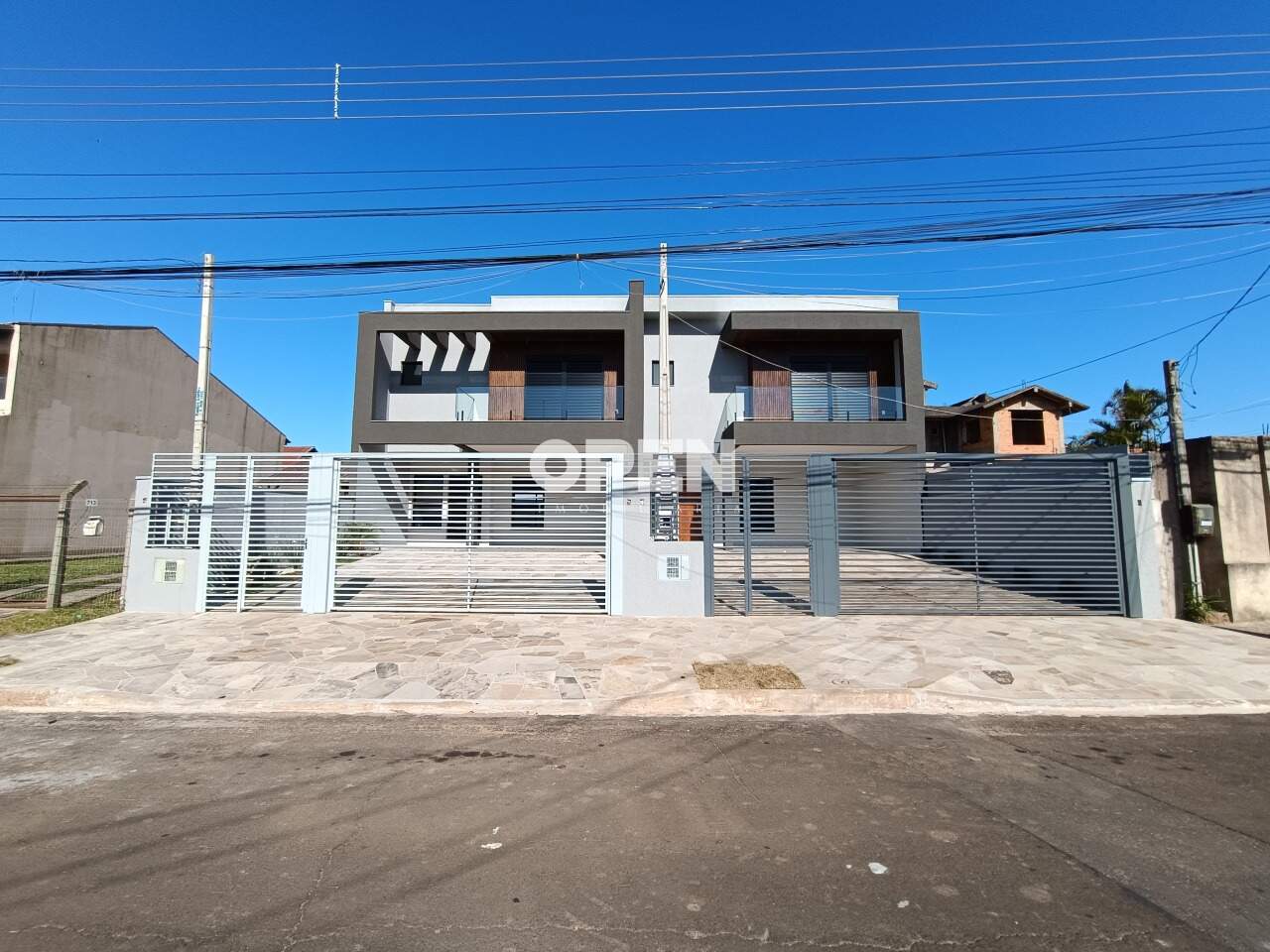 Sobrado com 194m², 4 dormitórios, 2 suítes, 2 vagas no bairro Bela Vista em Canoas para Comprar