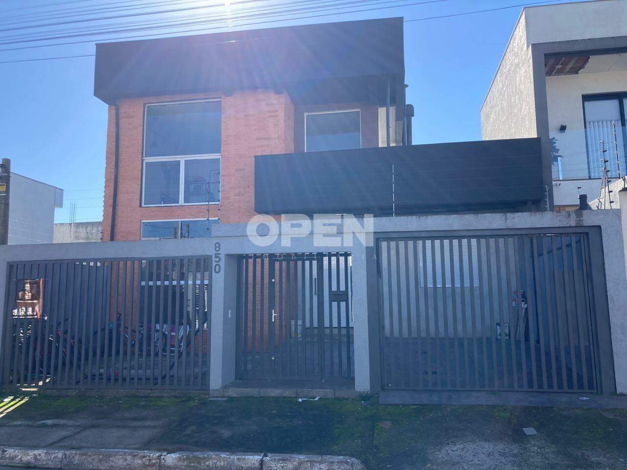 Casa com 135m², 2 dormitórios, 2 suítes, 2 vagas no bairro Igara em Canoas para Comprar