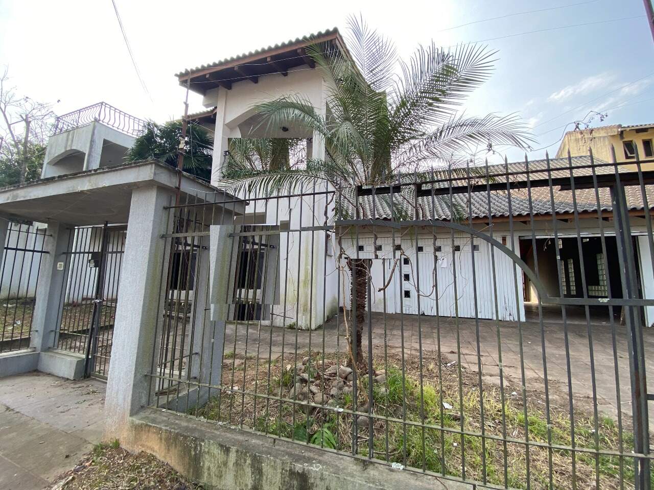 Sobrado com 257m², 4 dormitórios, 1 suíte, 4 vagas no bairro Marechal Rondon em Canoas para Alugar