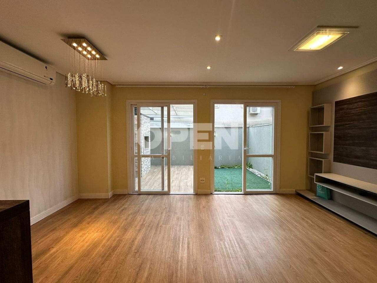 Casa em Condomínio  com 148m², 3 dormitórios, 1 suíte, 2 vagas, VIDA VIVA CLUBE CENTRO em Canoas para Comprar